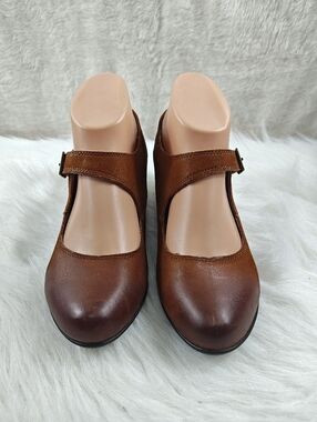 Taos Footwear Brown Leather & suede Mary Jane Pump with Buckle Women's size 6.5